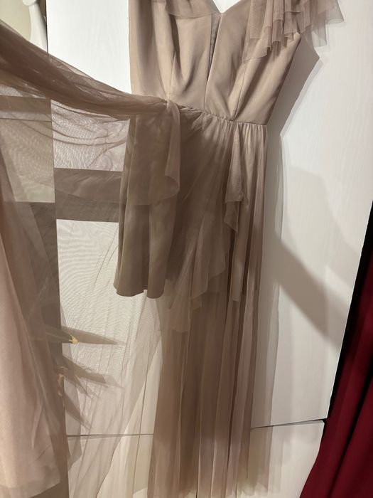 Tiulowa sukienka maxi