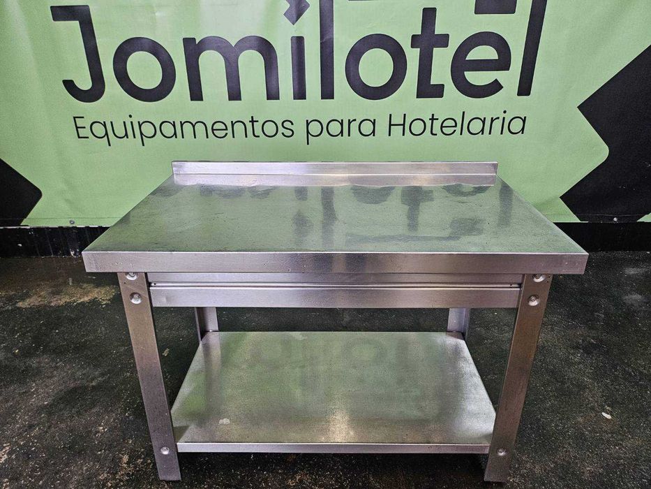 Bancada de trabalho em inox