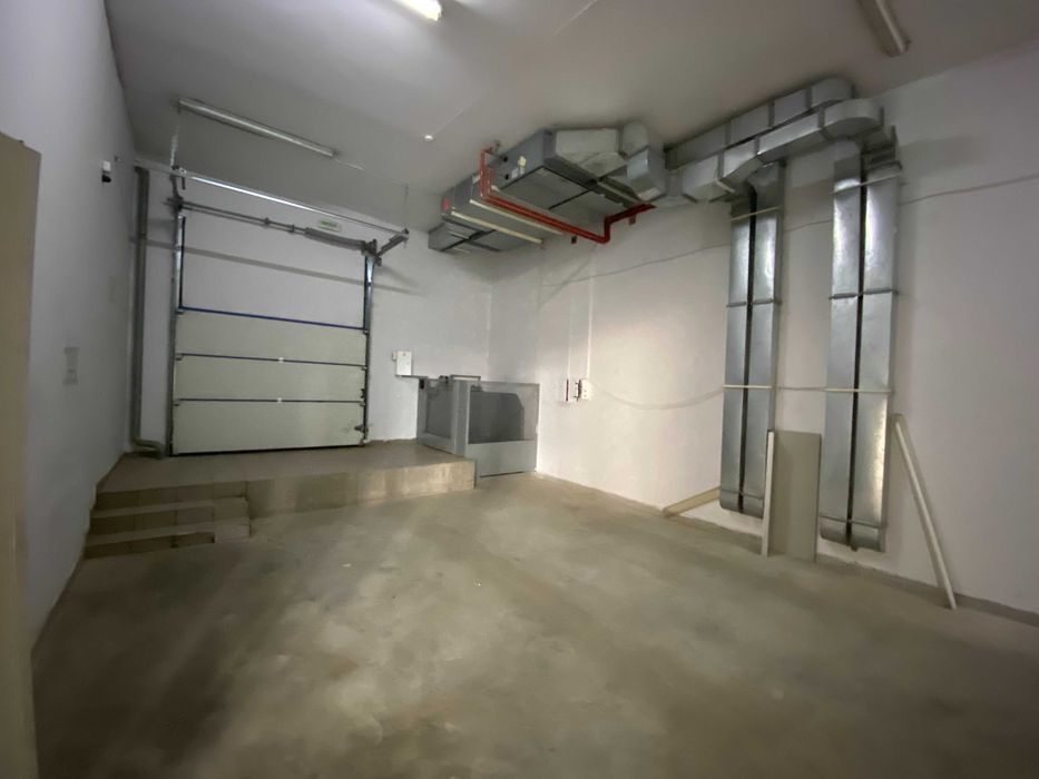 Комерційні та складські площі, офісні приміщення