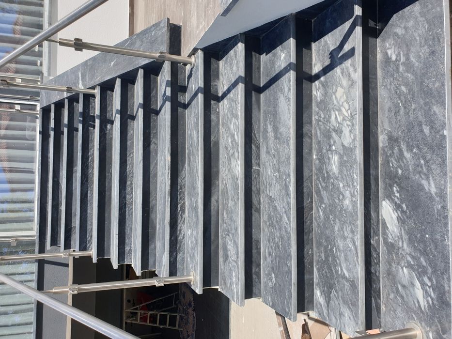 Escadas em pedra marmore