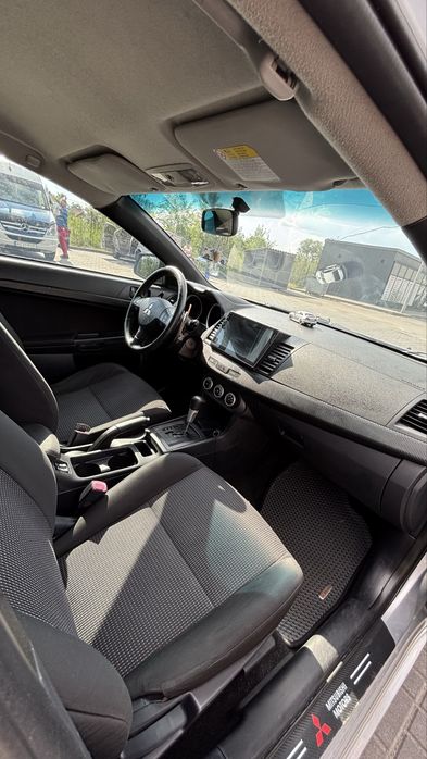Mitsubishi lancer