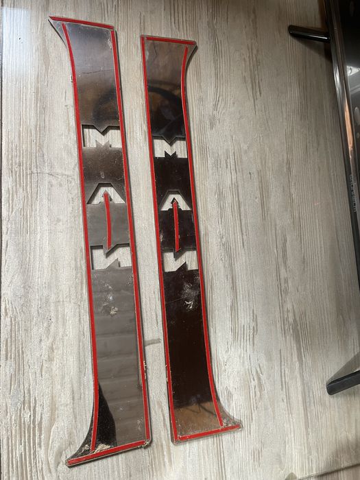 Накладки стійок дверей MAN TGX