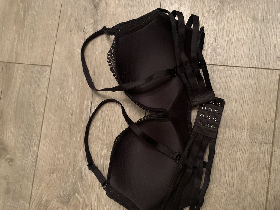 Бюзгалтер чорний