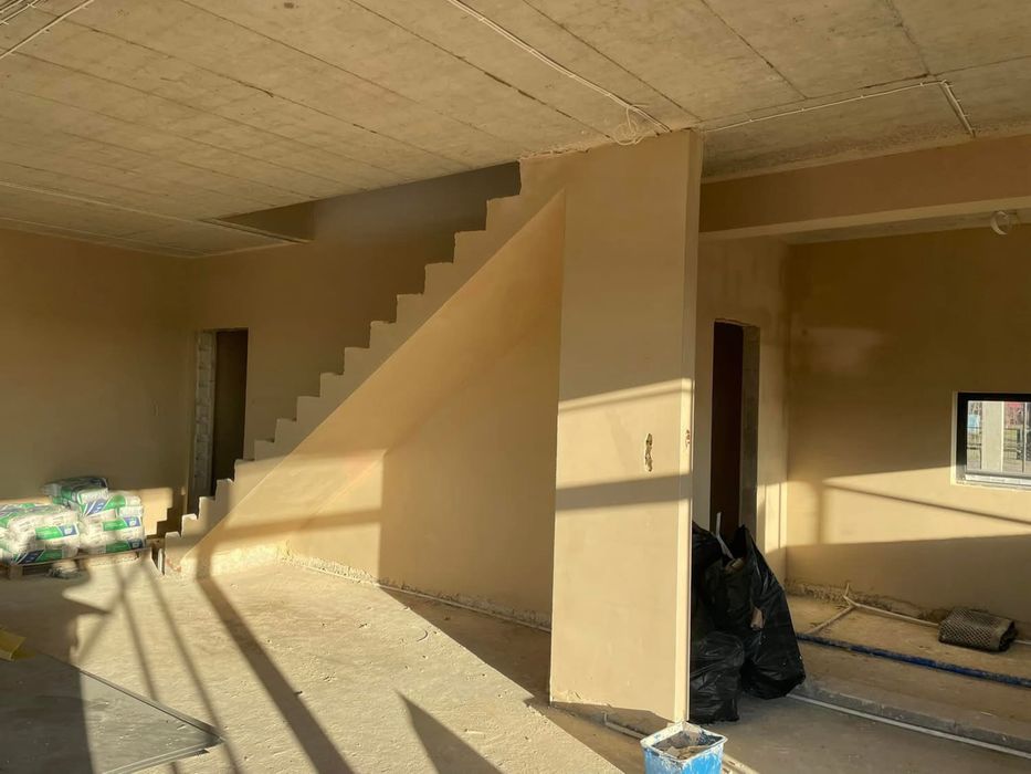 TYNKI maszynowe cementowo-wapienne i gipsowe