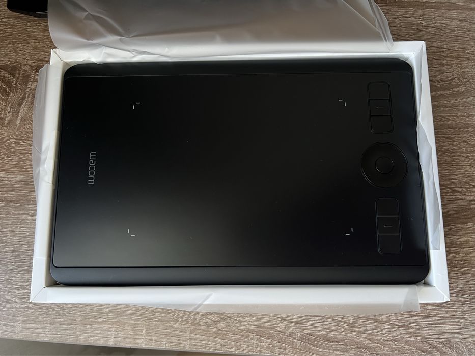 Графічний планшет Wacom Intuos Pro S
