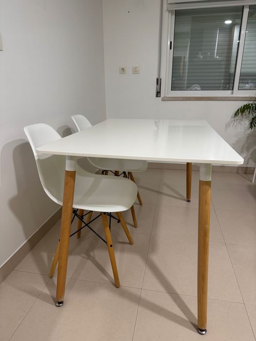 Conjunto Mesa e cadeiras