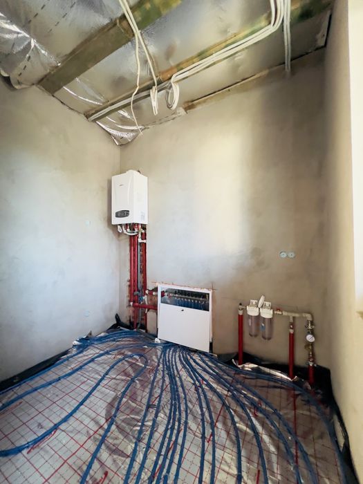 Новий дуплекс у сучасному стилі — утеплення, дах, стяжка, газ