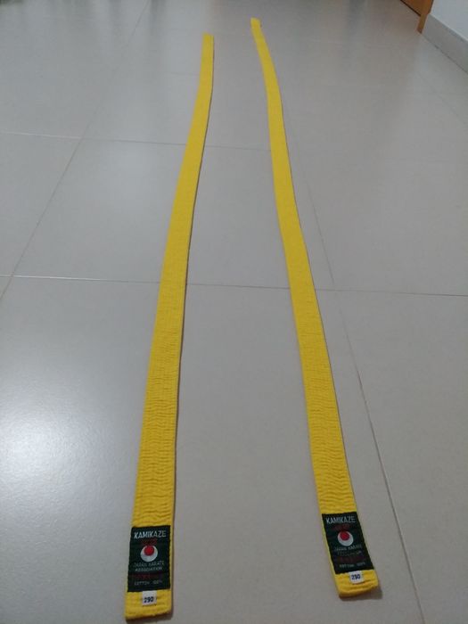 Cinto amarelo de Karate marca Kamikaze (encurtado)