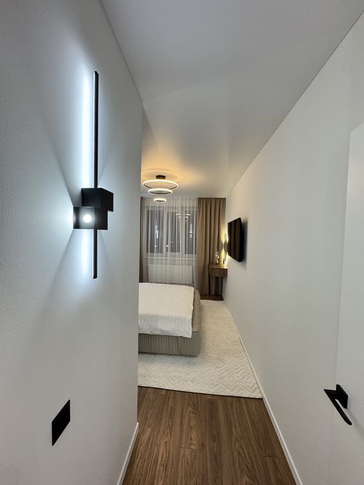 Центр .Продаж 2 кім квартири з великою кухнею та єврорем ,2 гардеробні