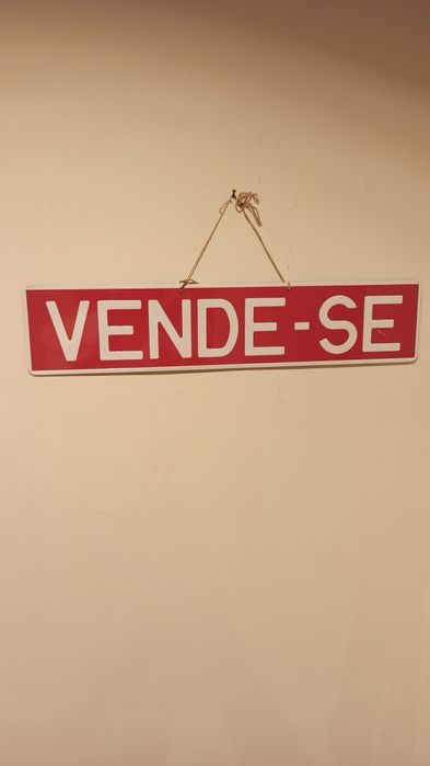 Placa metálica antiga "vende-se"