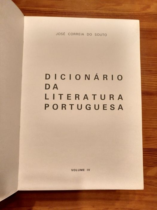 Dicionário da literatura portuguesa