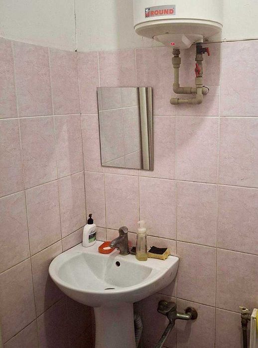 Оренда торгово-офісних приміщень площею 1400 м2 в р-ні вул. Ріпкінська