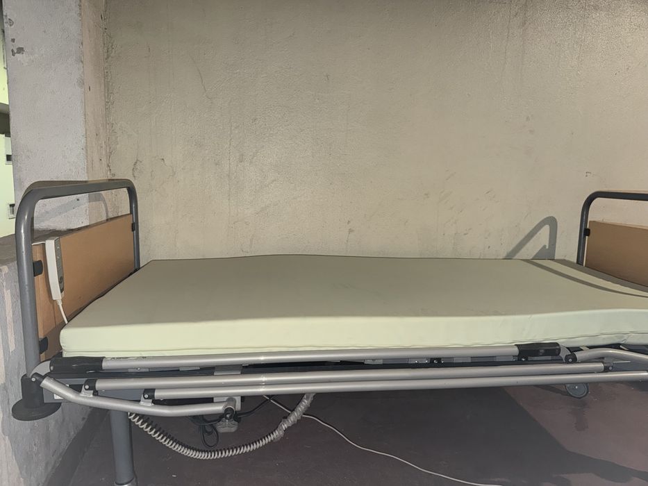 Cama articulada elétrica para cuidados domiciliários