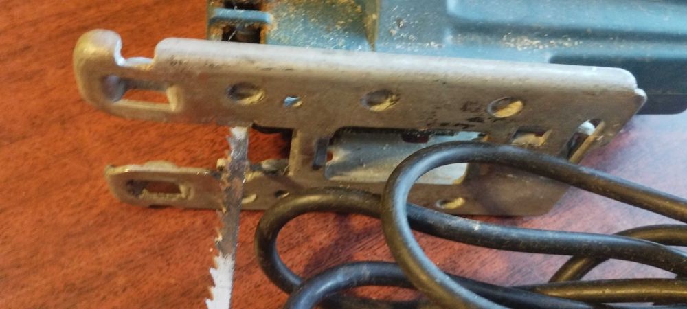 Електролобзик AEG STS380