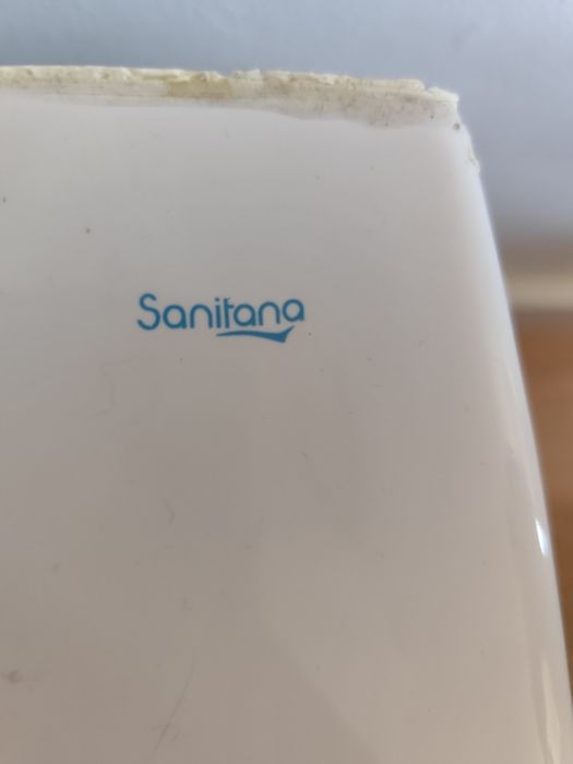 Bidé suspenso Sanitana com torneira