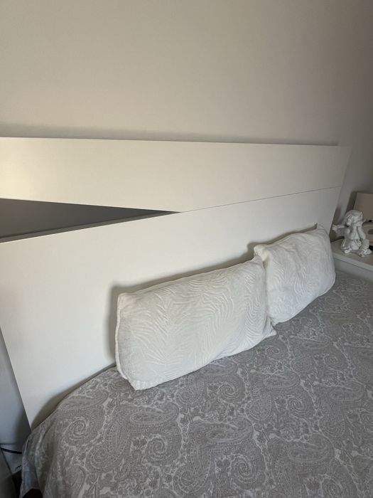 Cama de casal com colchão incluido