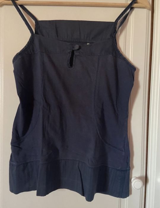 Top de alças azul escura