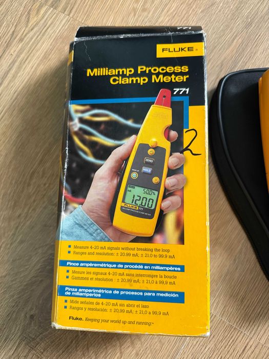 Fluke 771 Калибратор-мультиметр с клещами для малых токов