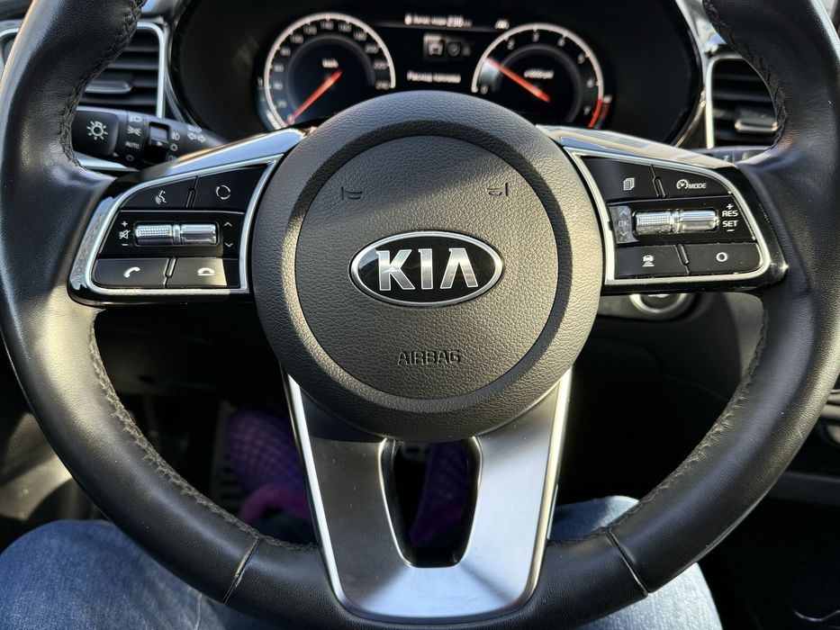 Атомобіль KIA XCEED top