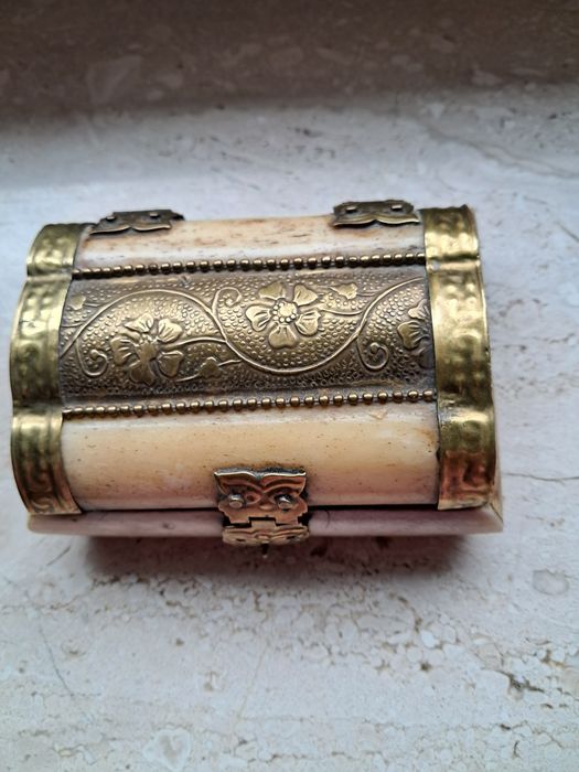 Szkatułka na biżuterię