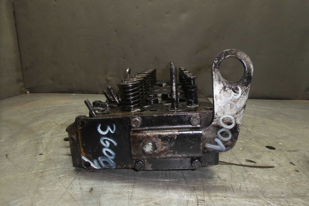Głowica do silnika Perkins 4.2032. Cylinder head Perkins 4.2032