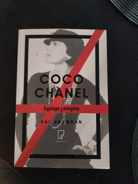 Coco Chanel sypiając z Wrogiem