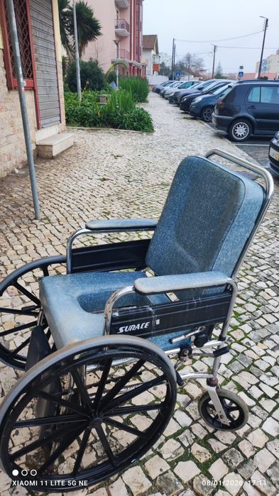 Cadeira de rodas multifunções 80eur.