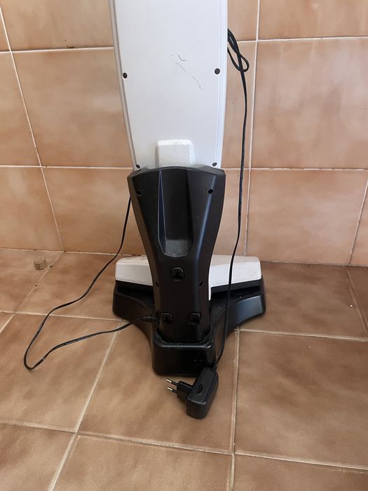 Nilfisk avariado para pecas , aspirador vertical 2 em 1