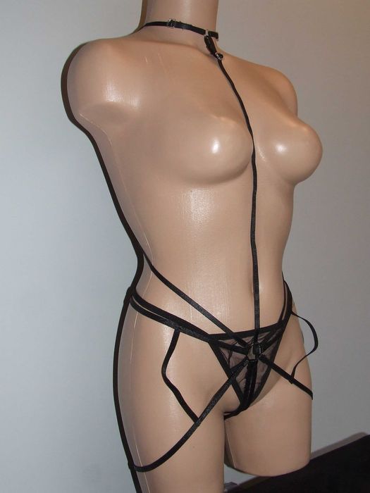 Komplet bielizny damskiej seksowny erotyczny gorset uprząż + stringi