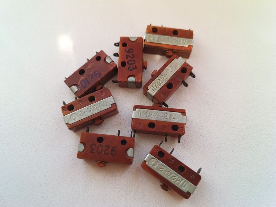 Лампочки 3,5 В к фонарикам, разные. Контрольки