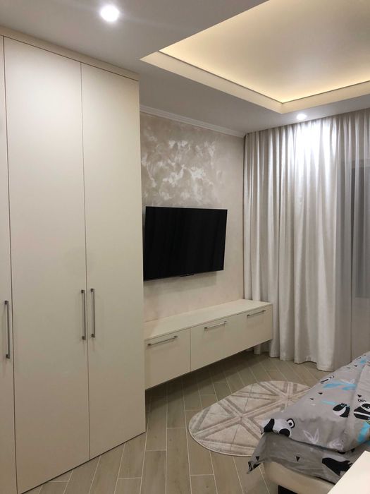 Ремонт будинку під ключ, шпаклівка стін натяжні стелі стяжка