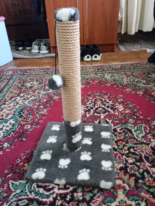 Для котиків дряпалка
