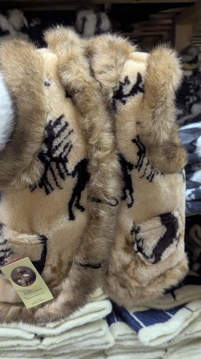 Дитяча жилетка з овчини , безрукавка тепла