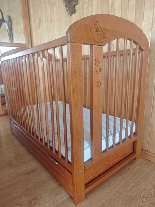 Łóżeczko drewniane