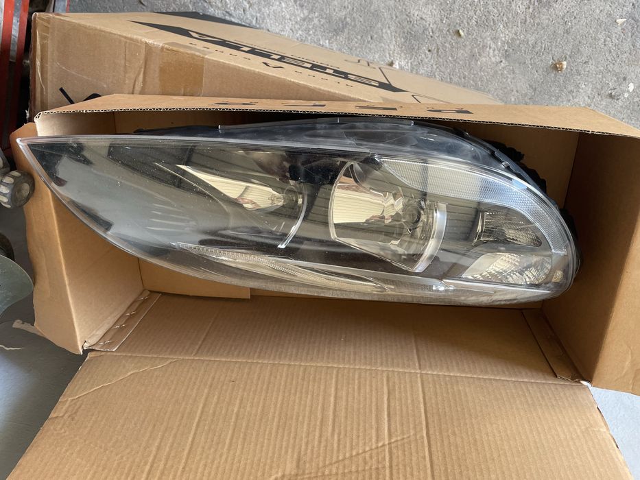 Farol Direito Volvo