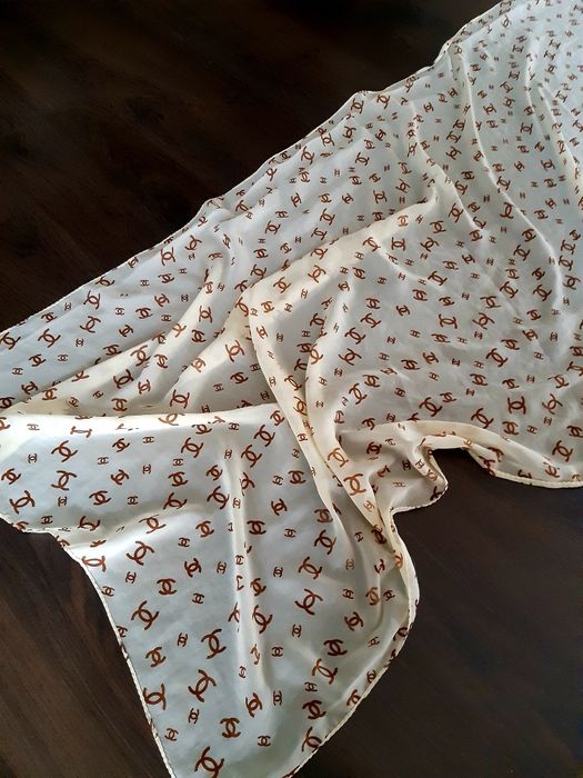 Apaszka kremowa piękna