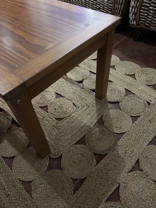 Mesa de sala em madeira