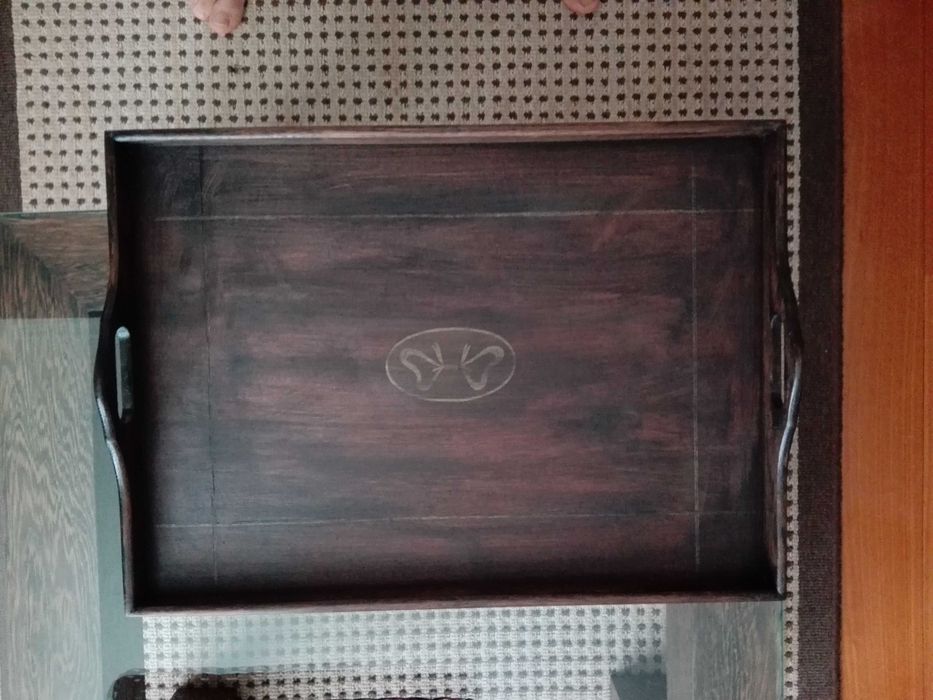 Cadeiras, porta revistas, tabuleiros, mesa de chá...