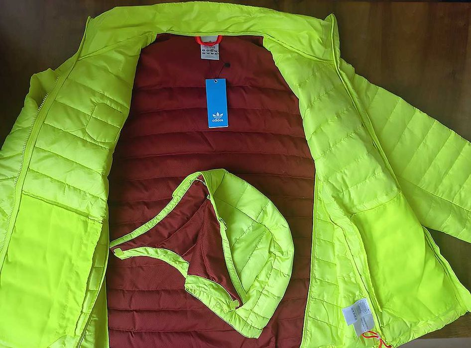Куртка стёганая "Adidas" футбольного клуба "Liverpool".
