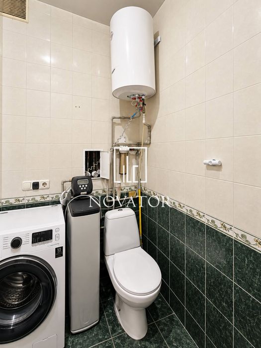 Продам 2-Кімнатну квартиру з доглянутим ремонтом,Київ,10хв до м.Берестейська,централізоване опалення,поруч парк Нивки,в будинку є Укриття, Без Комісії