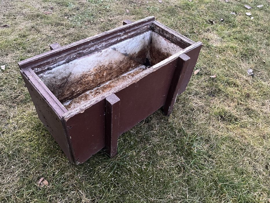 Drewniana domica na kwiaty