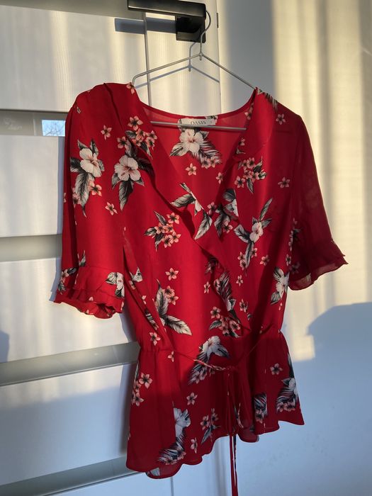 Актуальна блуза бренду OASIS