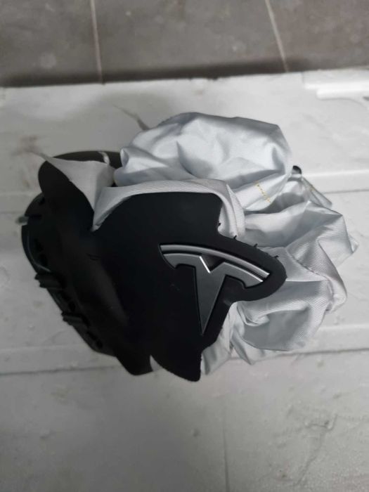 Подушку руля Tesla Y (спрацьована)