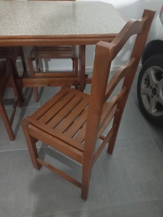 Conjunto mesa + 4 cadeiras