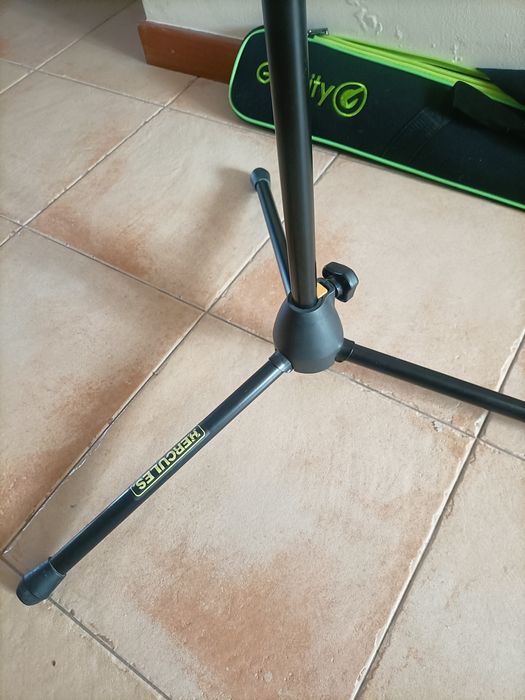 Vendo Suporte Microfone HÉRCULES com saco neoprene GRAViTY