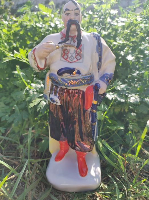 Тарас Бульба. Козак з трубкою. Статуетка. Статуэтка.Фарфор.СССР.Полон