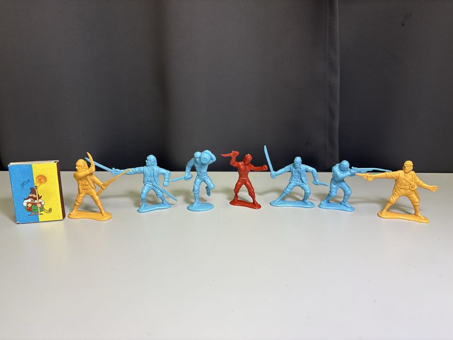 Продаются фигурки пиратов