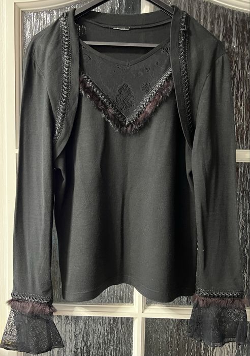 Swetr r 40 z koronką