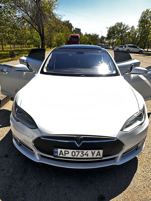Продам Tesla model S,13500$