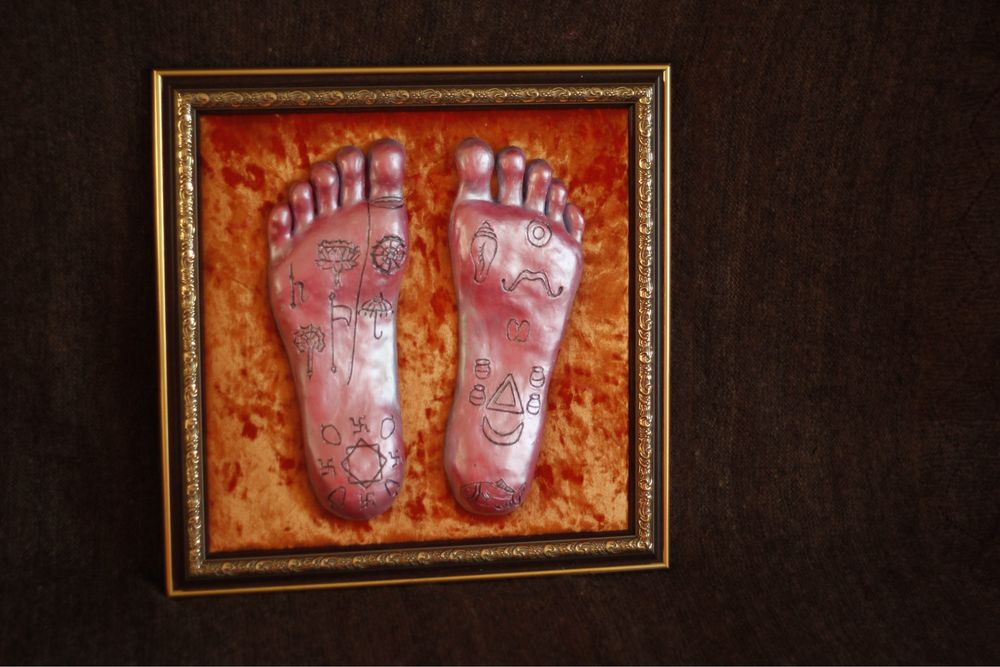 Пано Стопы Кришны. Полностью ручная работа, авторская скульптура.